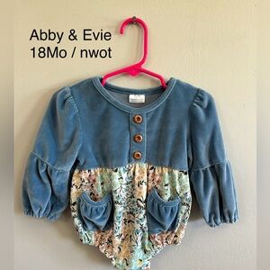 18Mo Velvet bubble romper by Abby & Evie